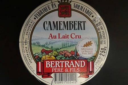 Der Hersteller Gillot Sas ruft das Produkt Camembert Bertrand zurück. Betroffen sind 250-Gramm-Packungen mit dem Mindesthaltbarkeitsdatum 27.1.2022. Foto: lebensmittelwarnung.de/dpa-infocom