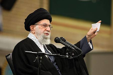 «Der Feind versucht, die Gehirne zu beherrschen» :Ajatollah Ali Chamenei.