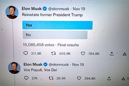 Twitter-Besitzer Elon Musk führt eine Twitter-Umfrage durch, ob der Account des Ex US-Präsidenten Trump nach einer 22-monatigen Sperre freigeschaltet werden soll.