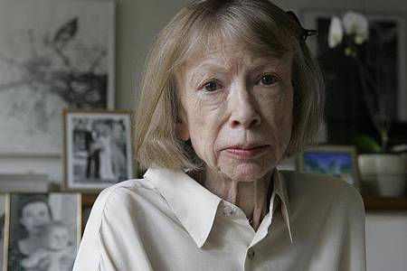 Die Schriftstellerin Joan Didion starb am 23. Dezember im Alter von 87 Jahren. Foto: Kathy Willens/AP/dpa
