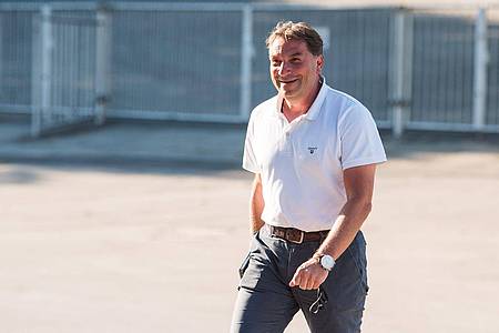 Der 53-jährige Thomas Wüstefeld ist als Finanzvorstand und Aufsichtsratmitglied beim Hamburger SV zurückgetreten.