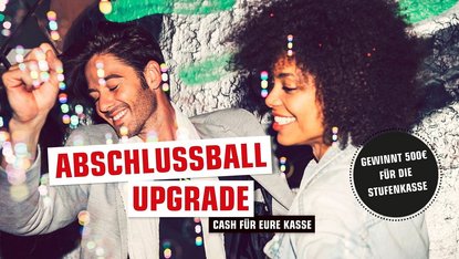 "Abschlussball Upgrade- Cash für eure Klasse. Gewinnt 500€ für die Stufenkasse" Auf dem Hintergrundbild tanzen 2 Menschen und es sind bunte Partylichter zuerkennen