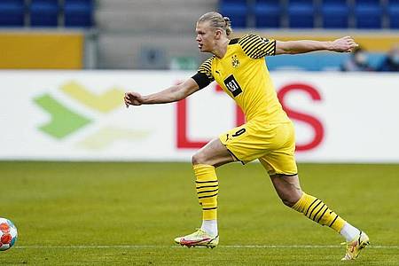 Der norwegische Stürmer steht bei Borussia Dortmund bis zum Sommer 2024 unter Vertrag. Foto: Uwe Anspach/dpa