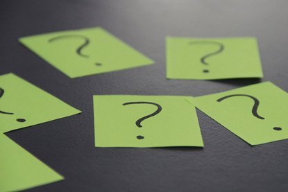 Fragezeichen auf Postits