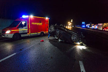 Autobahn Unfall nachts