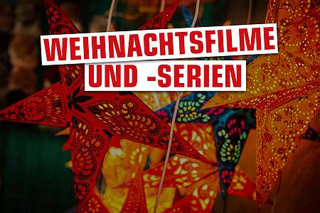 Bunte Weihnachtssterne mit Aufschrift Weihnachtsfilme und -serien
